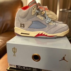 Authentic Rare 3009/7000 Air Jordan 5 Trophy Room